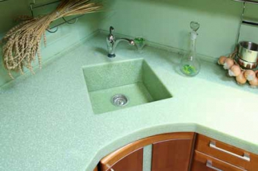 Столешница из искусственного камня с мойкой